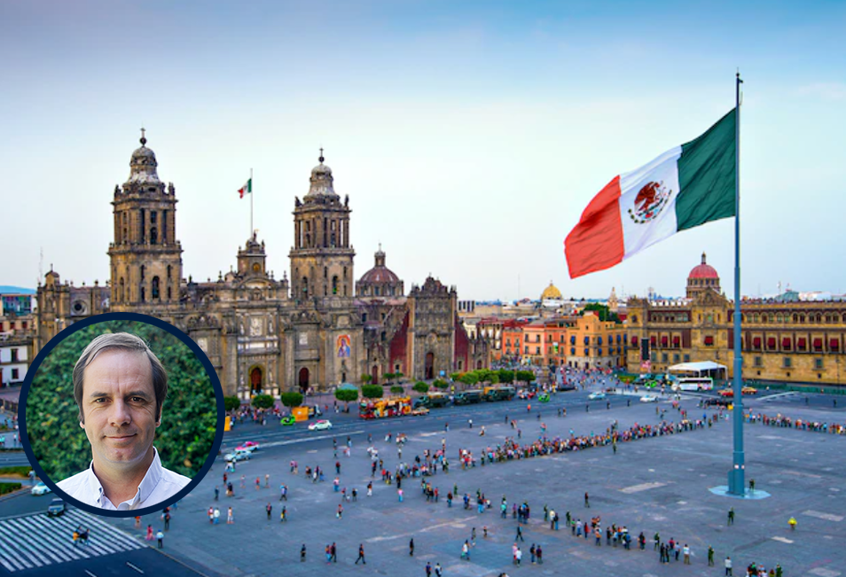 Tomás Barros, General Maganer of EVoting next to El Zócalo, in Mexico